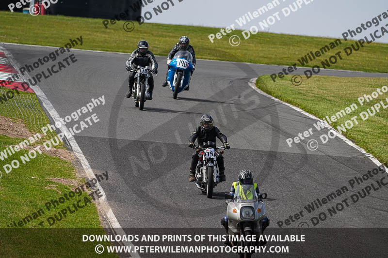 Vintage motorcycle club;eventdigitalimages;mallory park;mallory park trackday photographs;no limits trackdays;peter wileman photography;trackday digital images;trackday photos;vmcc festival 1000 bikes photographs
